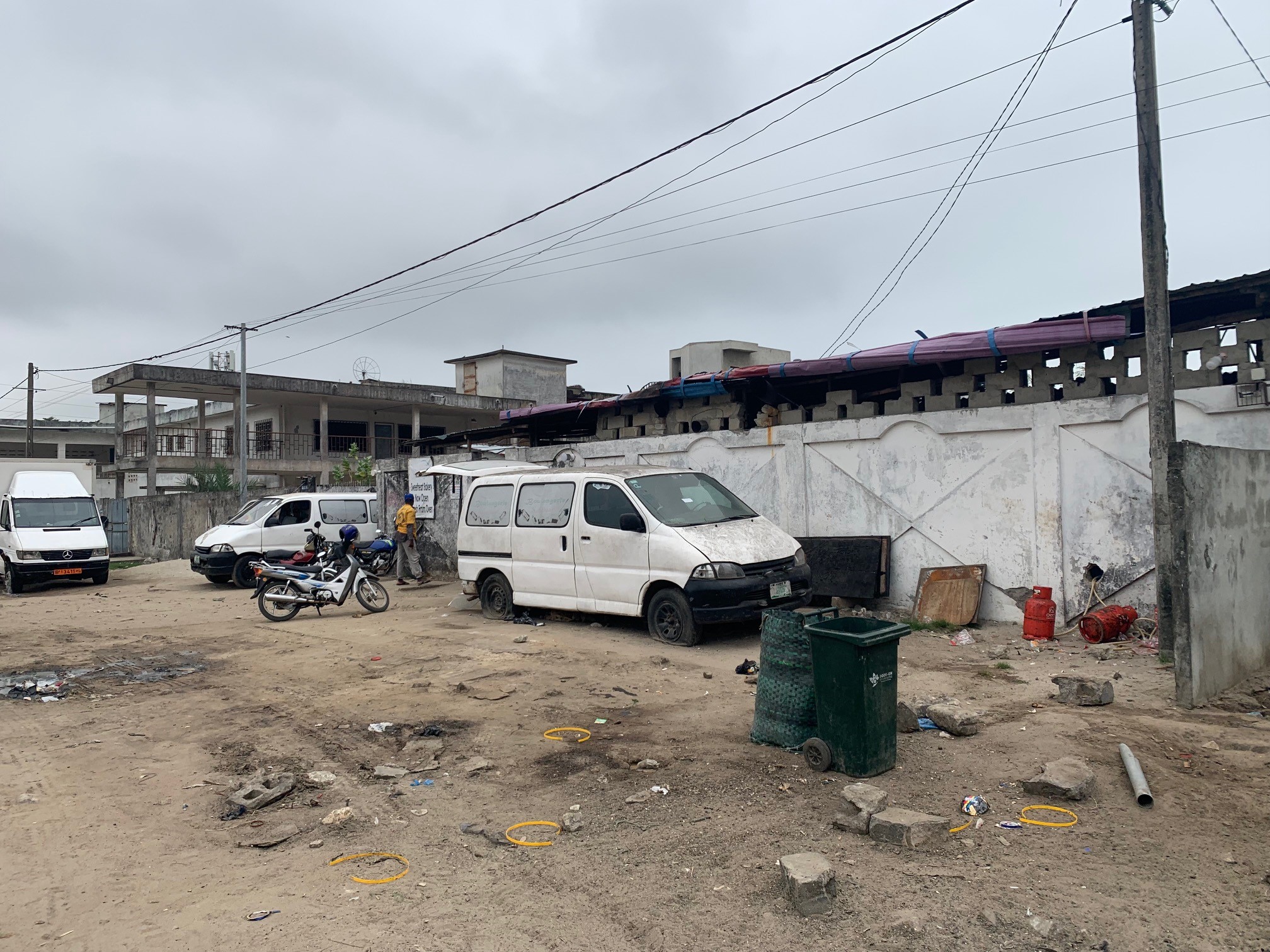 A VENDRE . COTONOU . AKPAKPA . PROJET INVESTISSEUR . ANCIENNE ECOLE