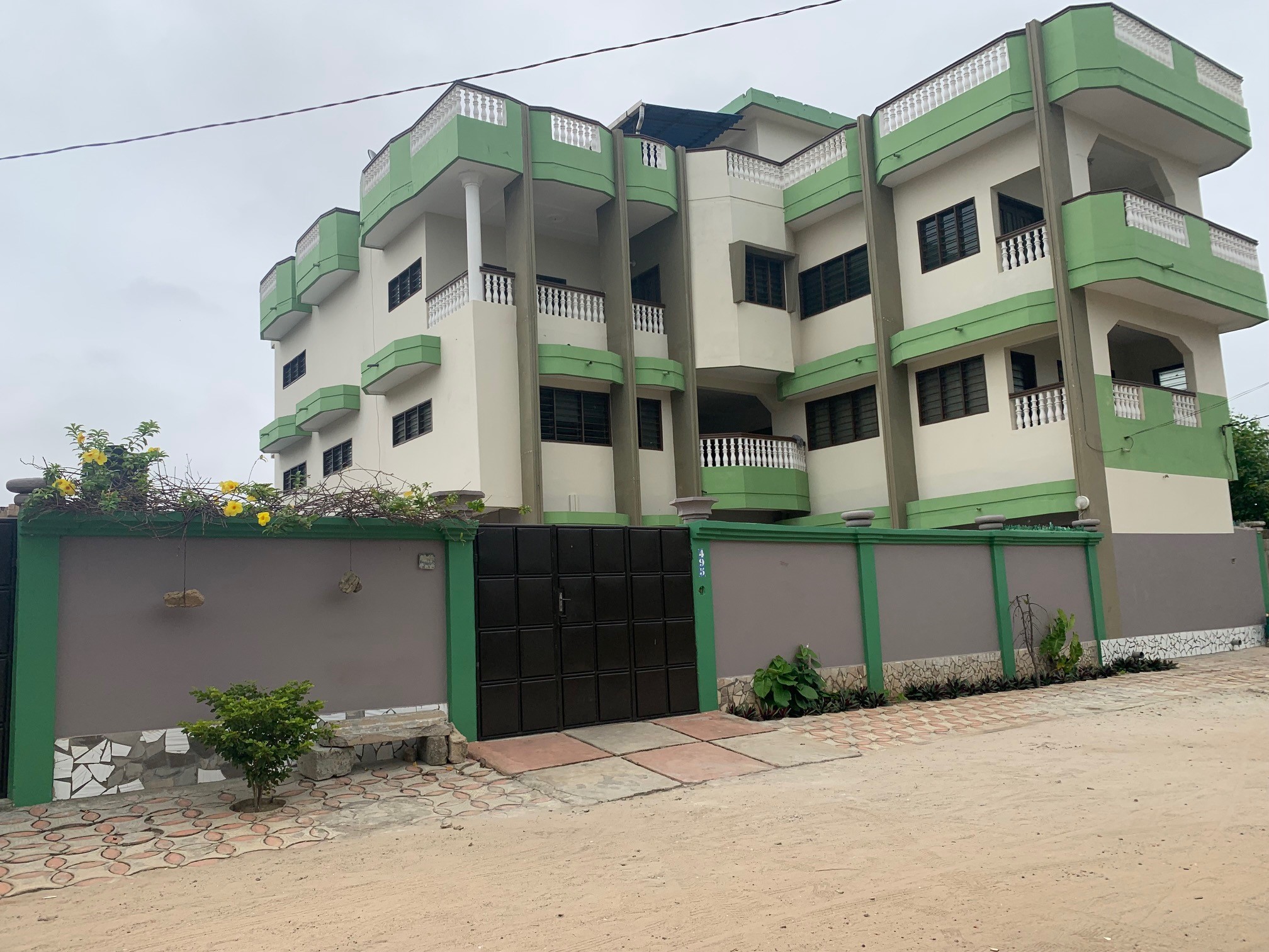 A VENDRE COTONOU . IMMEUBLE D&#8217;INVESTISSEMENT